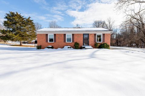 A home in STAUNTON