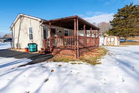 A home in STAUNTON