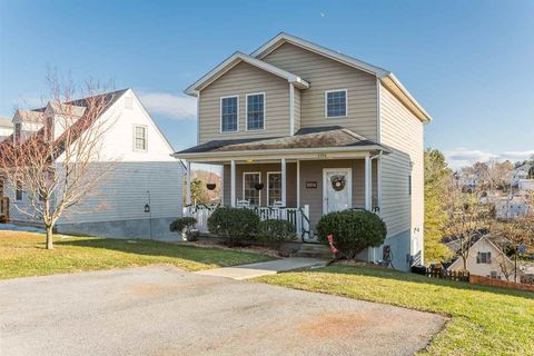 A home in STAUNTON