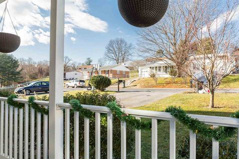 A home in STAUNTON