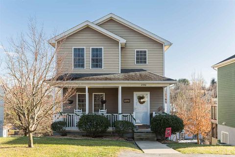 A home in STAUNTON