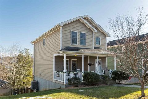 A home in STAUNTON