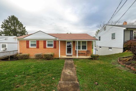 A home in WAYNESBORO