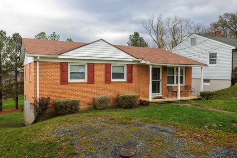 A home in WAYNESBORO