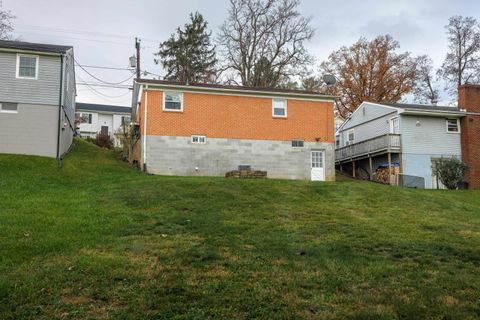 A home in WAYNESBORO