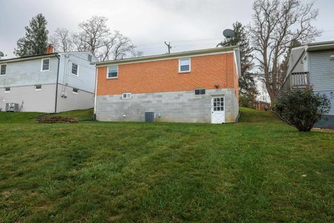 A home in WAYNESBORO