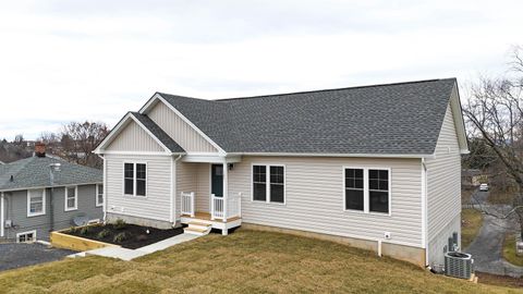 A home in STAUNTON