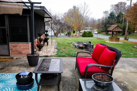 A home in WAYNESBORO