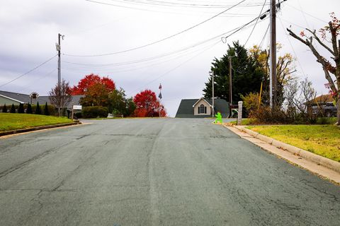 A home in WAYNESBORO