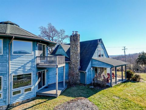 A home in STAUNTON