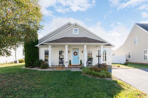 A home in WAYNESBORO