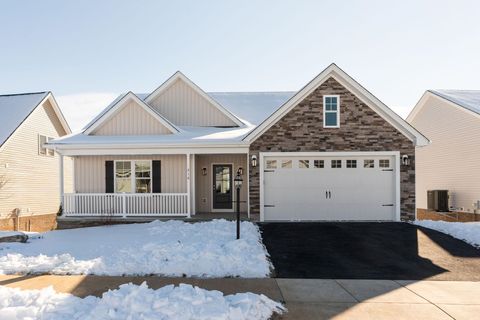 A home in WAYNESBORO