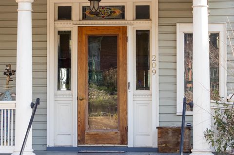 A home in STAUNTON