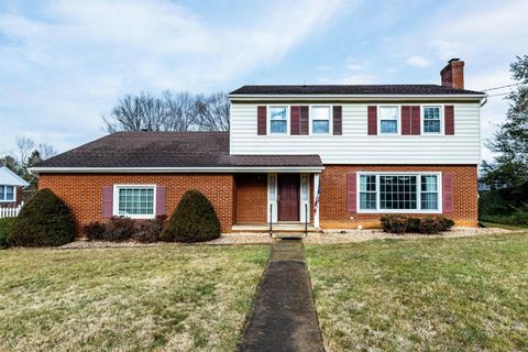 A home in WAYNESBORO