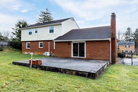 A home in WAYNESBORO