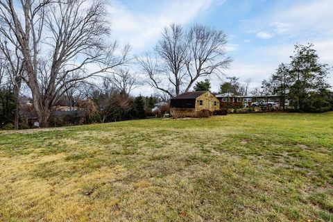 A home in WAYNESBORO