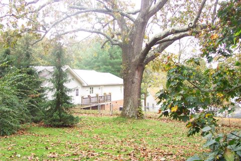 A home in STAUNTON