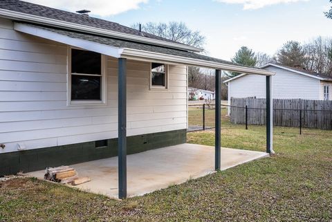 A home in GROTTOES