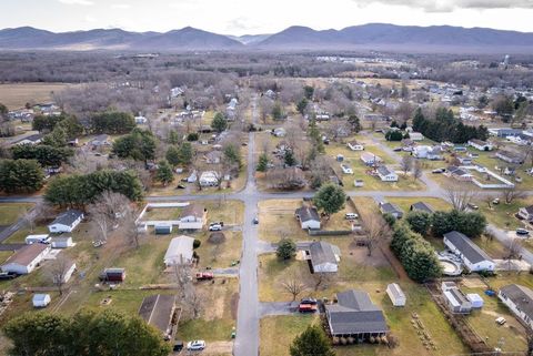 A home in GROTTOES