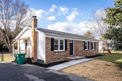 A home in GROTTOES