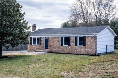 A home in GROTTOES