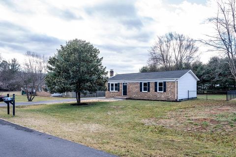 A home in GROTTOES