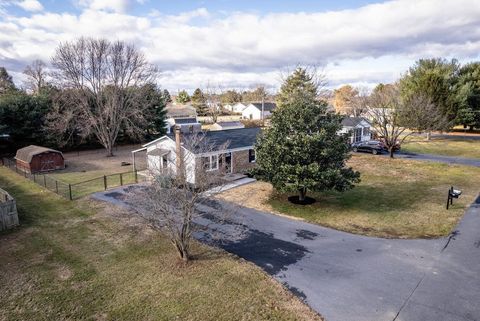 A home in GROTTOES