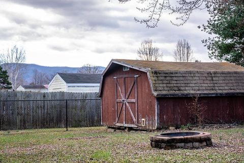 A home in GROTTOES