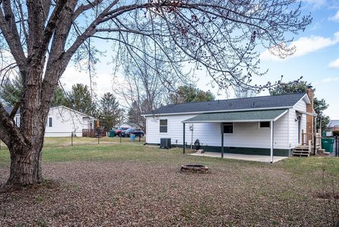 A home in GROTTOES