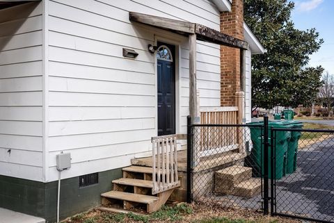 A home in GROTTOES