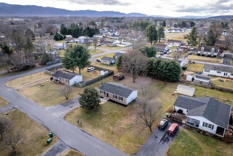 A home in GROTTOES