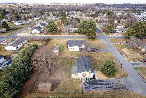 A home in GROTTOES