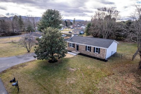 A home in GROTTOES