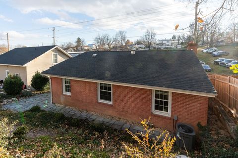 A home in STAUNTON