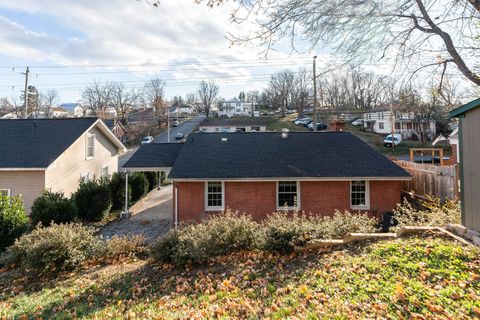 A home in STAUNTON