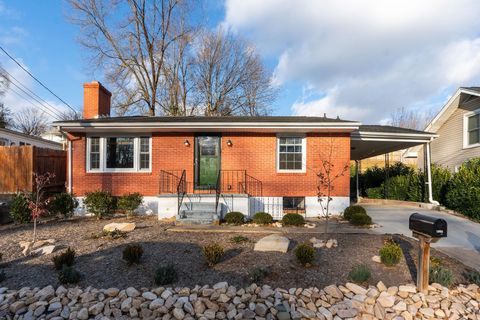 A home in STAUNTON