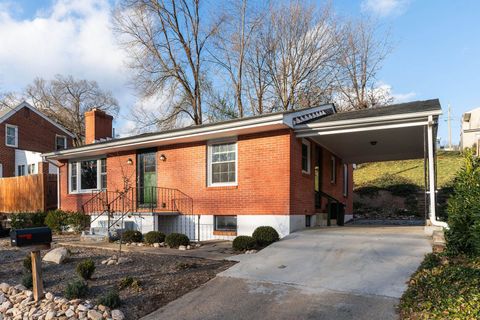 A home in STAUNTON