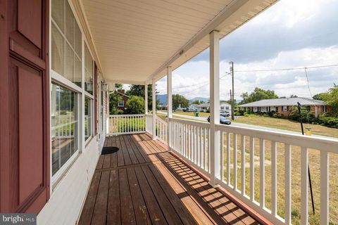 A home in LURAY