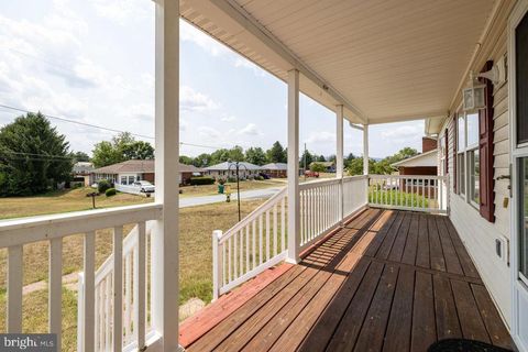 A home in LURAY