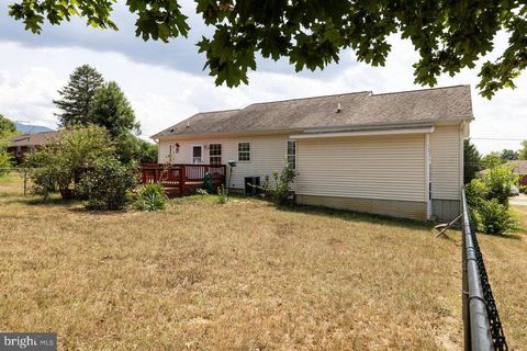 A home in LURAY