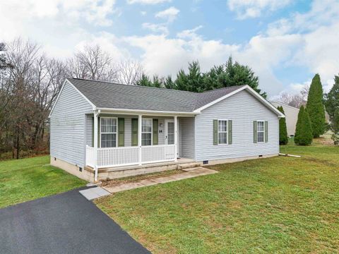 A home in GROTTOES