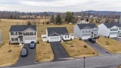 A home in GROTTOES