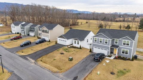 A home in GROTTOES