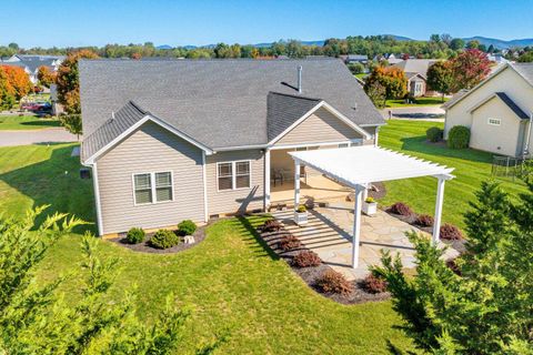 A home in WAYNESBORO