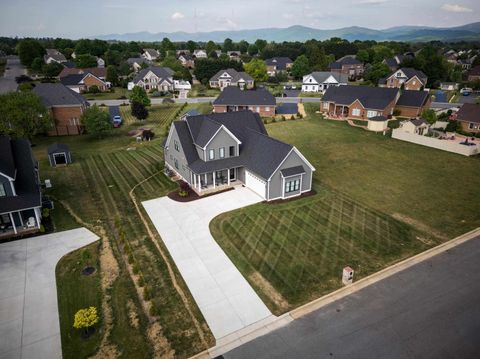 A home in WAYNESBORO