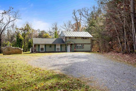 A home in LURAY