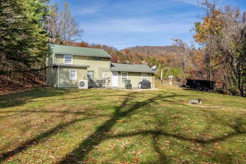 A home in LURAY