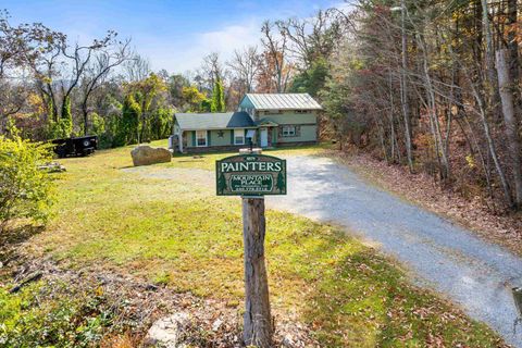 A home in LURAY