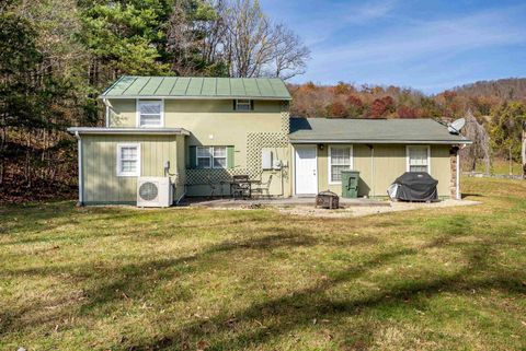 A home in LURAY