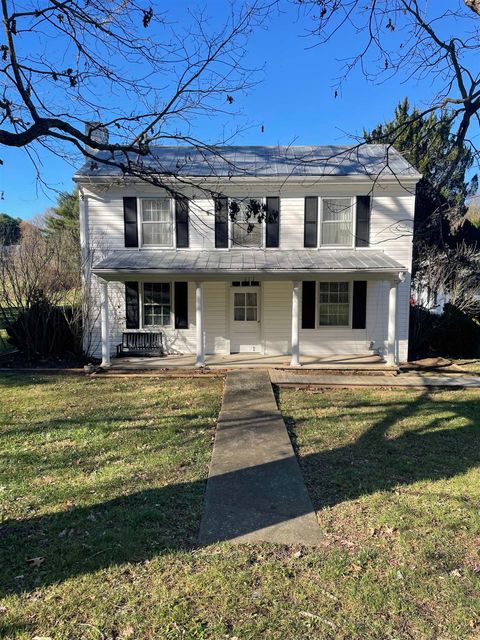 A home in STAUNTON